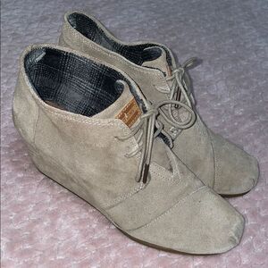 Toms Kala Desert Wedge Lace Up Suede Booties